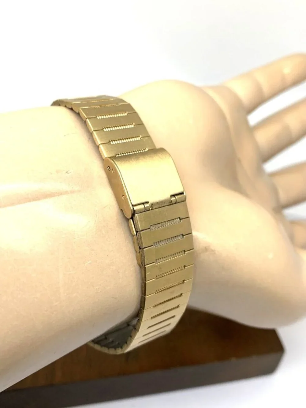 Bulova Men's Watch Vintage 1983 P3 Swiss Quartz Day Date 82392 Gold Steel 32mm